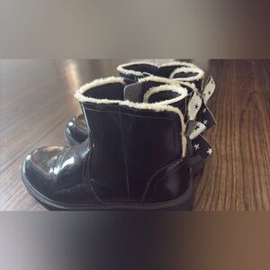 Ugg Kids Lynde Black Patent Short Boots Size 4